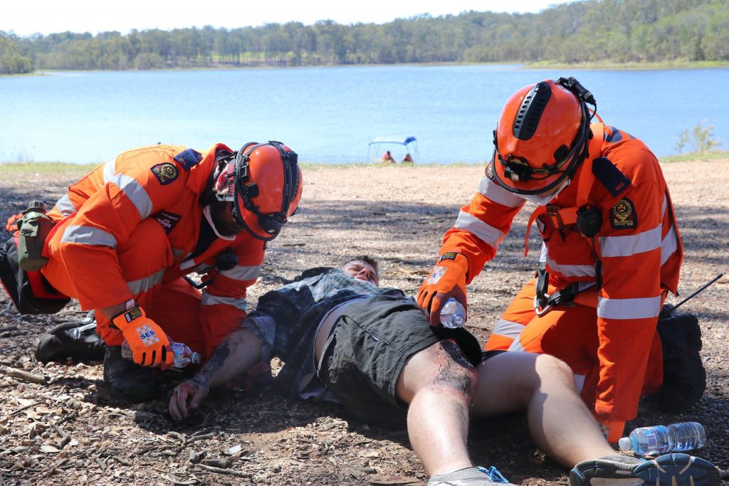 oel (left) and Justin (right) treating a casualty with severe burns to his arms, leg and face.